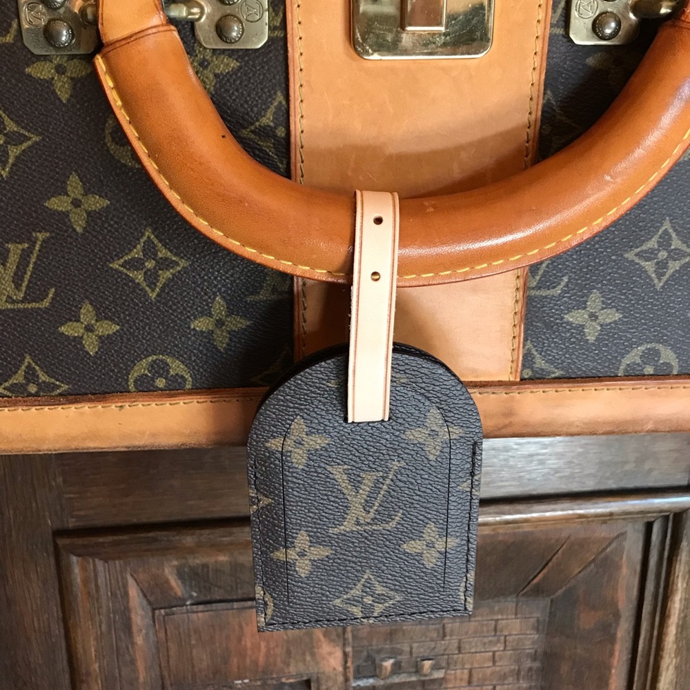 New Authentic Louis Vuitton luggage tag